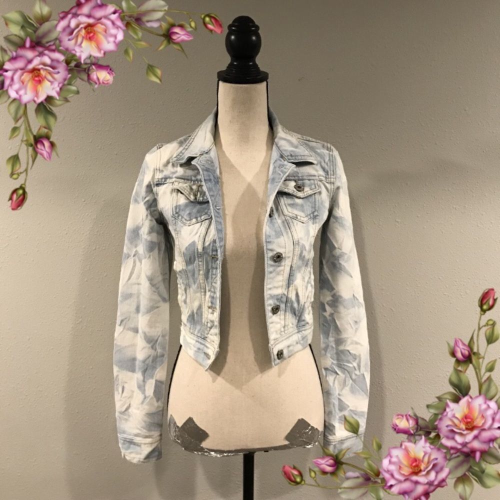 Mudd Light Blue Floral Print Cropped Jean Jacket